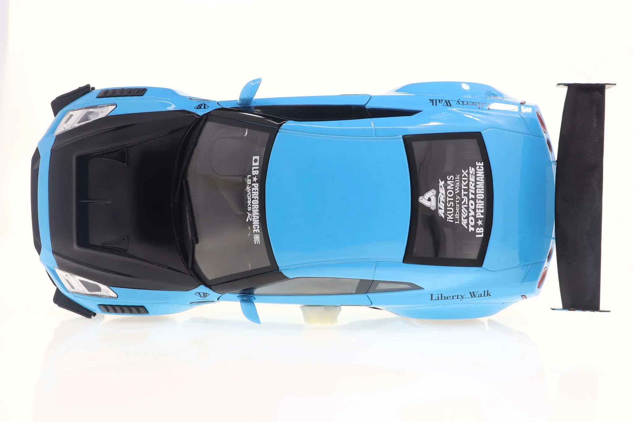 Solido 2024 Nissan GT-R (R35) W/ Liberty Walk Body Kit 2.0 Blue 1:18 - Image 4