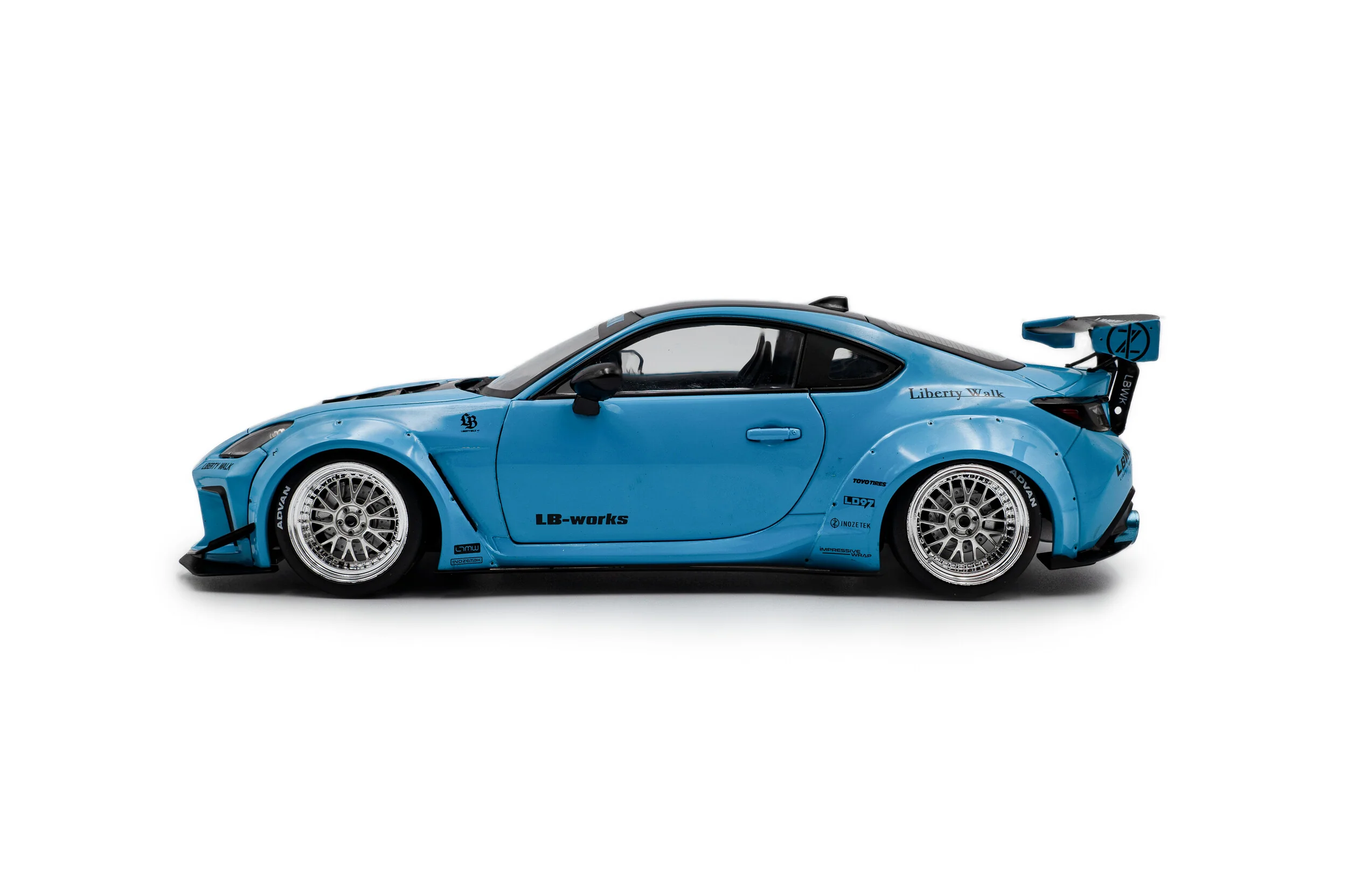 Solido 2024 Toyota GR86 LBWK Body Kit Baby Blue 1:18 - Image 2