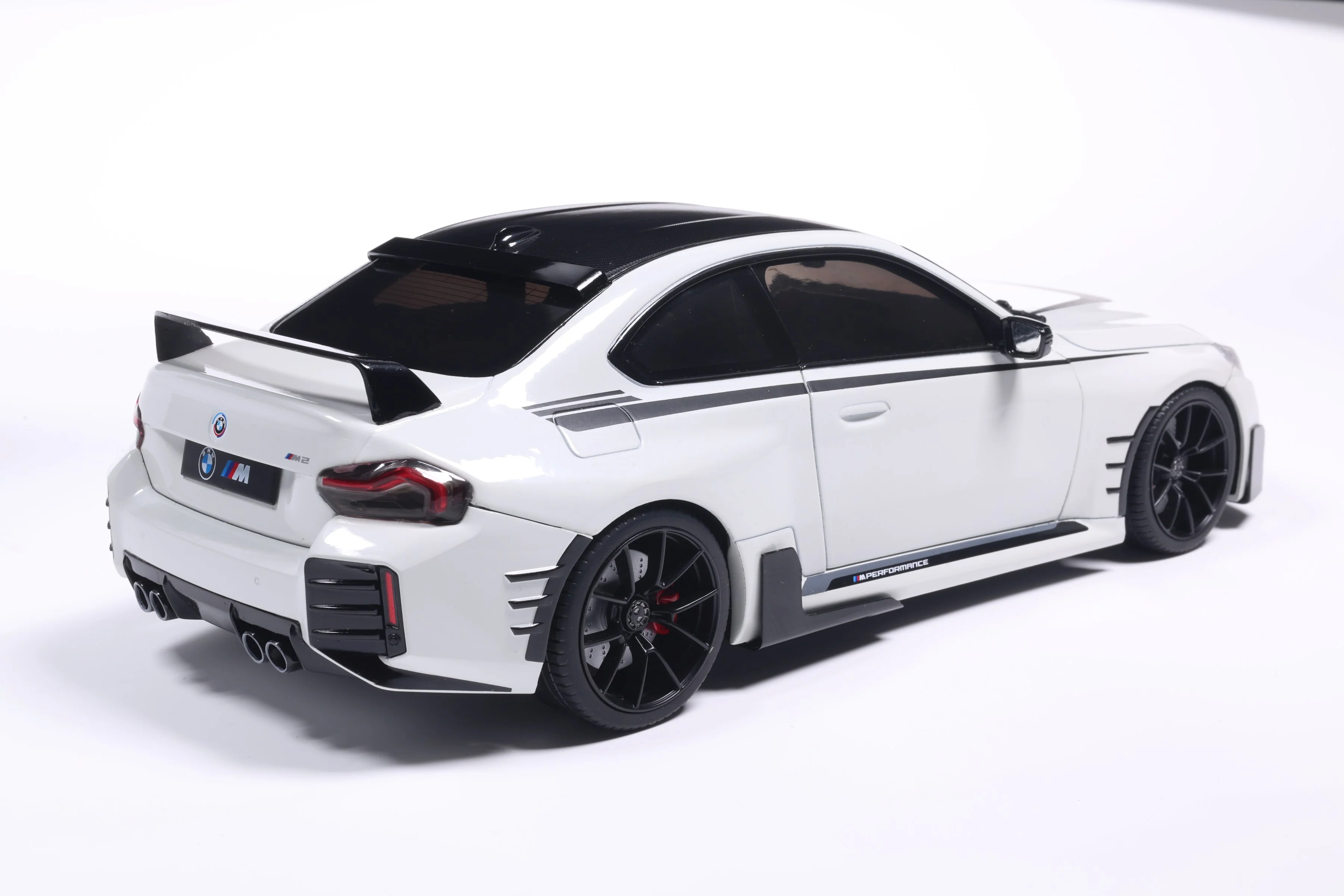 Solido 2025 BMW M2 M-Performance G87 Alpinweiss (Alpine White) 1:18 - Image 2