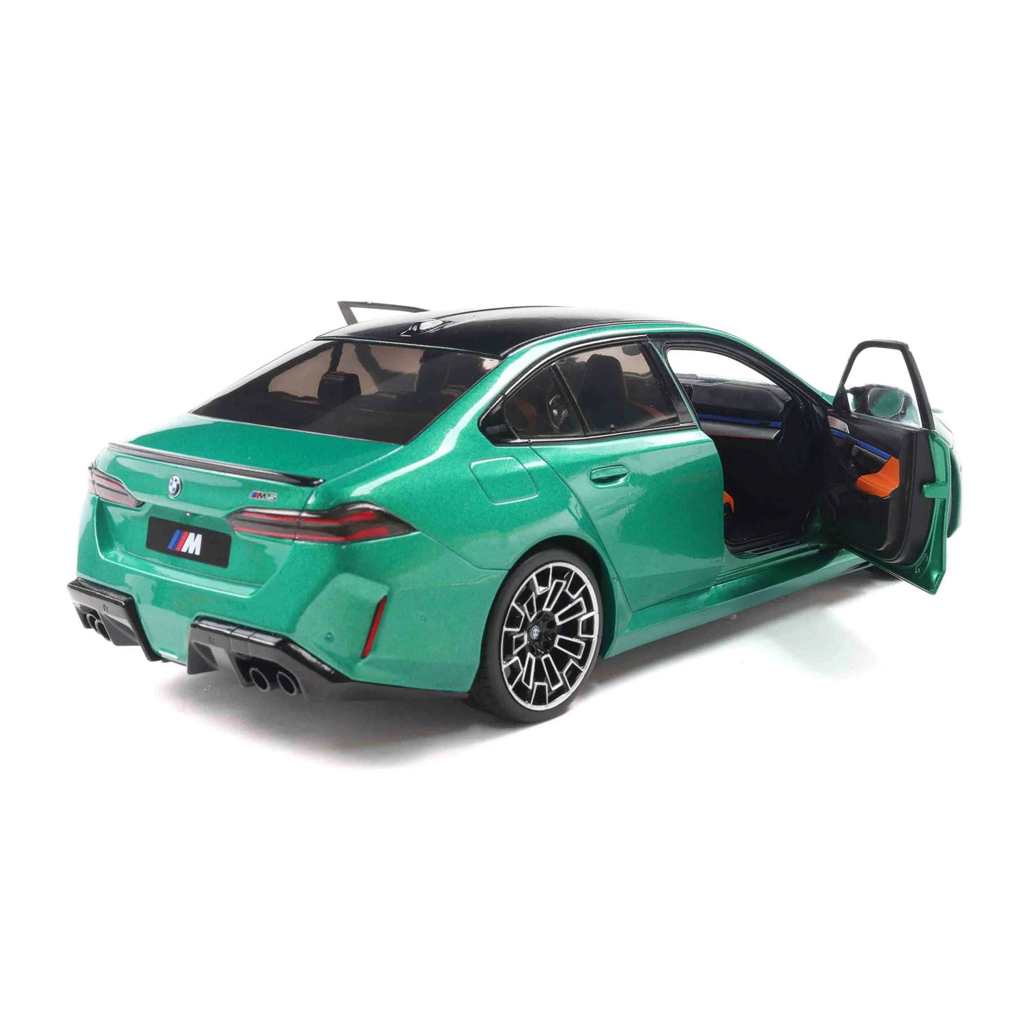 Solido 2025 BMW M5 (G90) Isle of Man Green Metallic 1:18 - Image 11