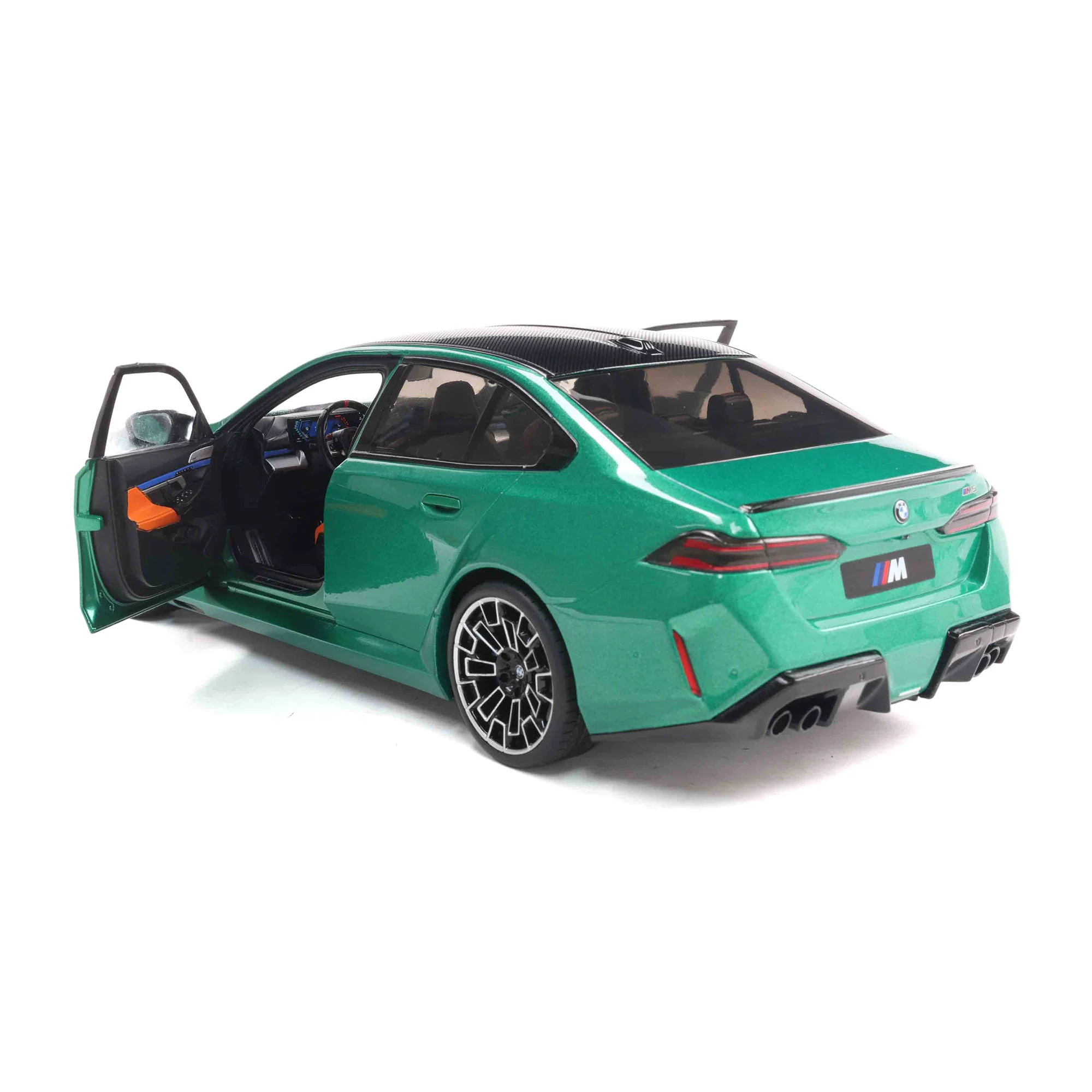Solido 2025 BMW M5 (G90) Isle of Man Green Metallic 1:18 - Image 13