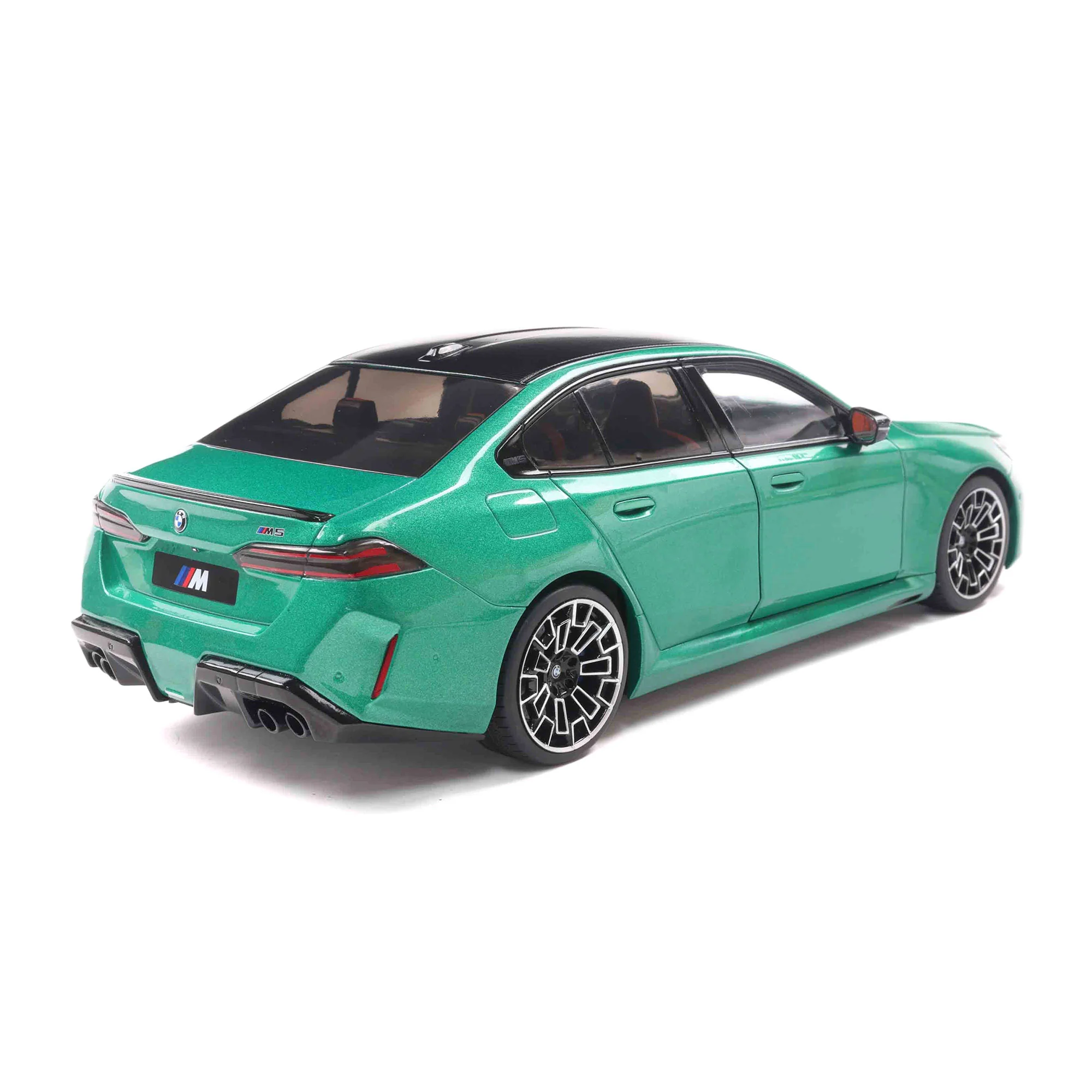 Solido 2025 BMW M5 (G90) Isle of Man Green Metallic 1:18 - Image 2