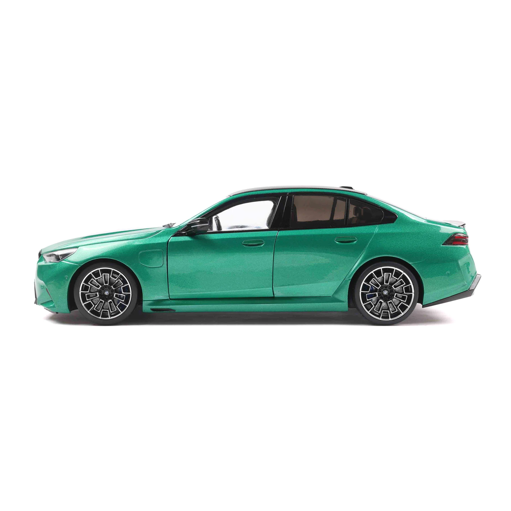 Solido 2025 BMW M5 (G90) Isle of Man Green Metallic 1:18 - Image 3
