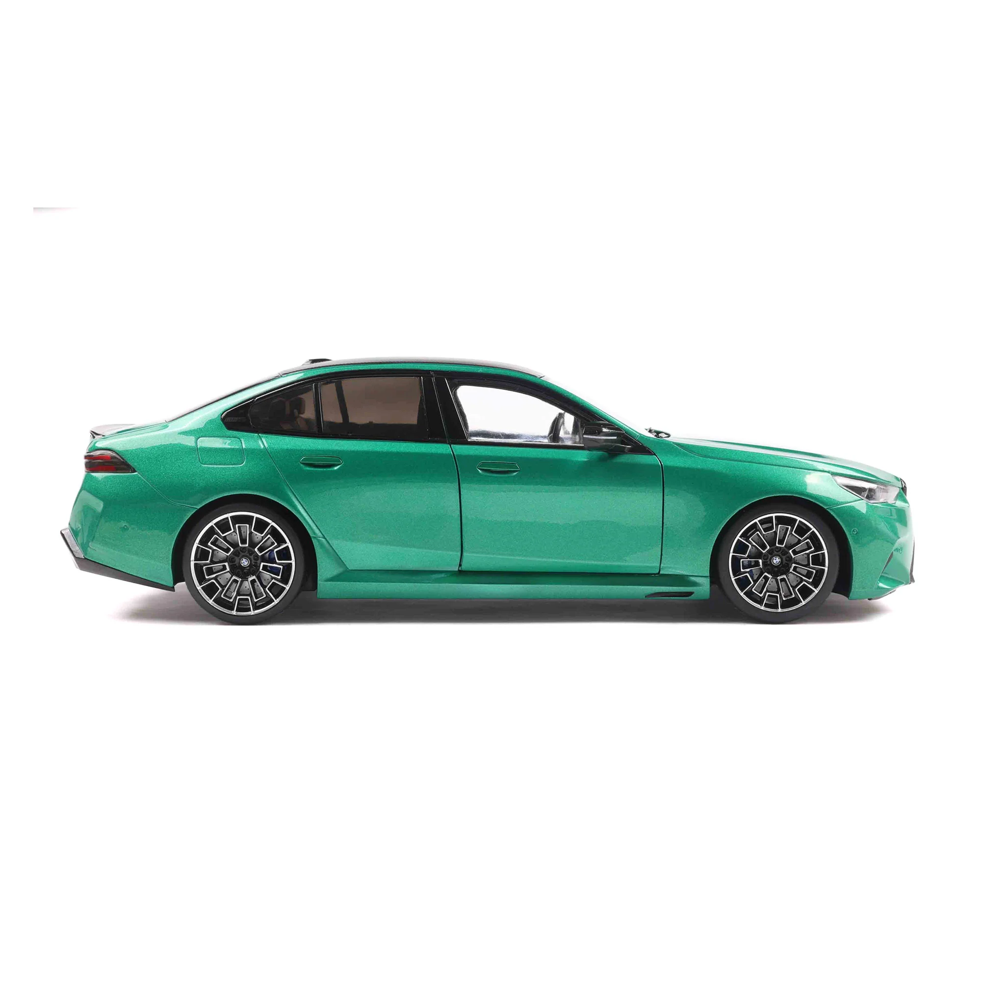 Solido 2025 BMW M5 (G90) Isle of Man Green Metallic 1:18 - Image 4