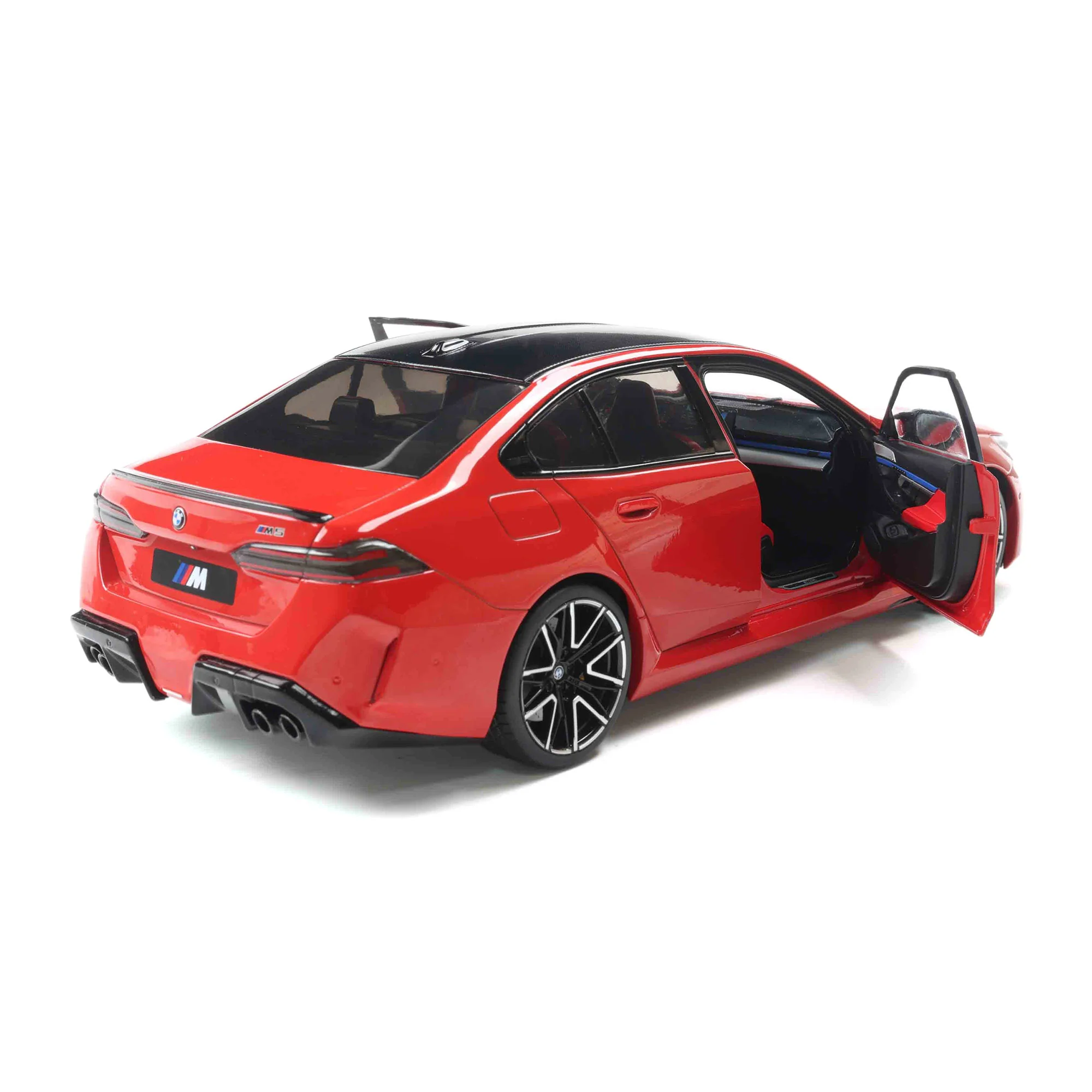 Solido 2025 BMW M5 (G90) Fire Red 1:18 - Image 11