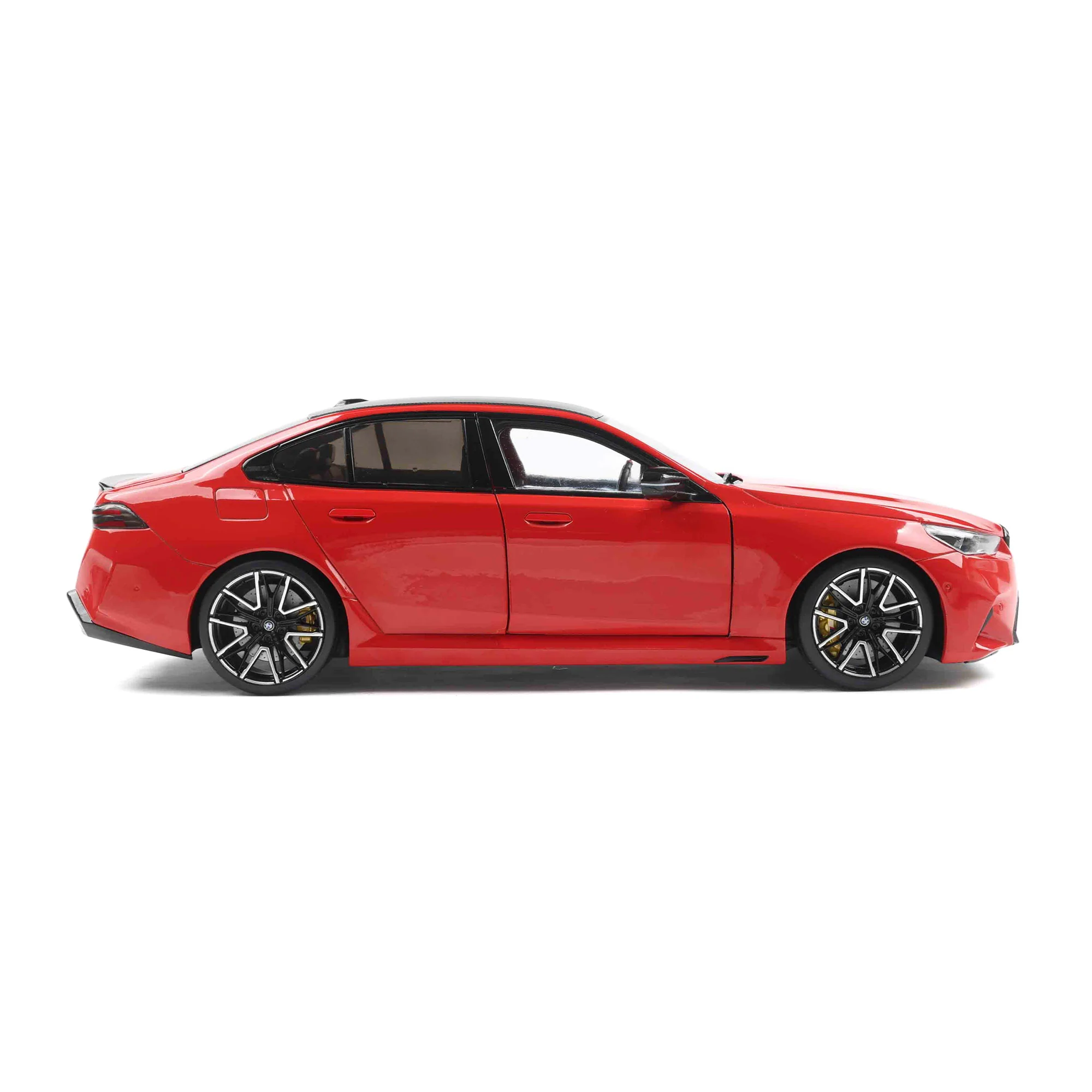 Solido 2025 BMW M5 (G90) Fire Red 1:18 - Image 4
