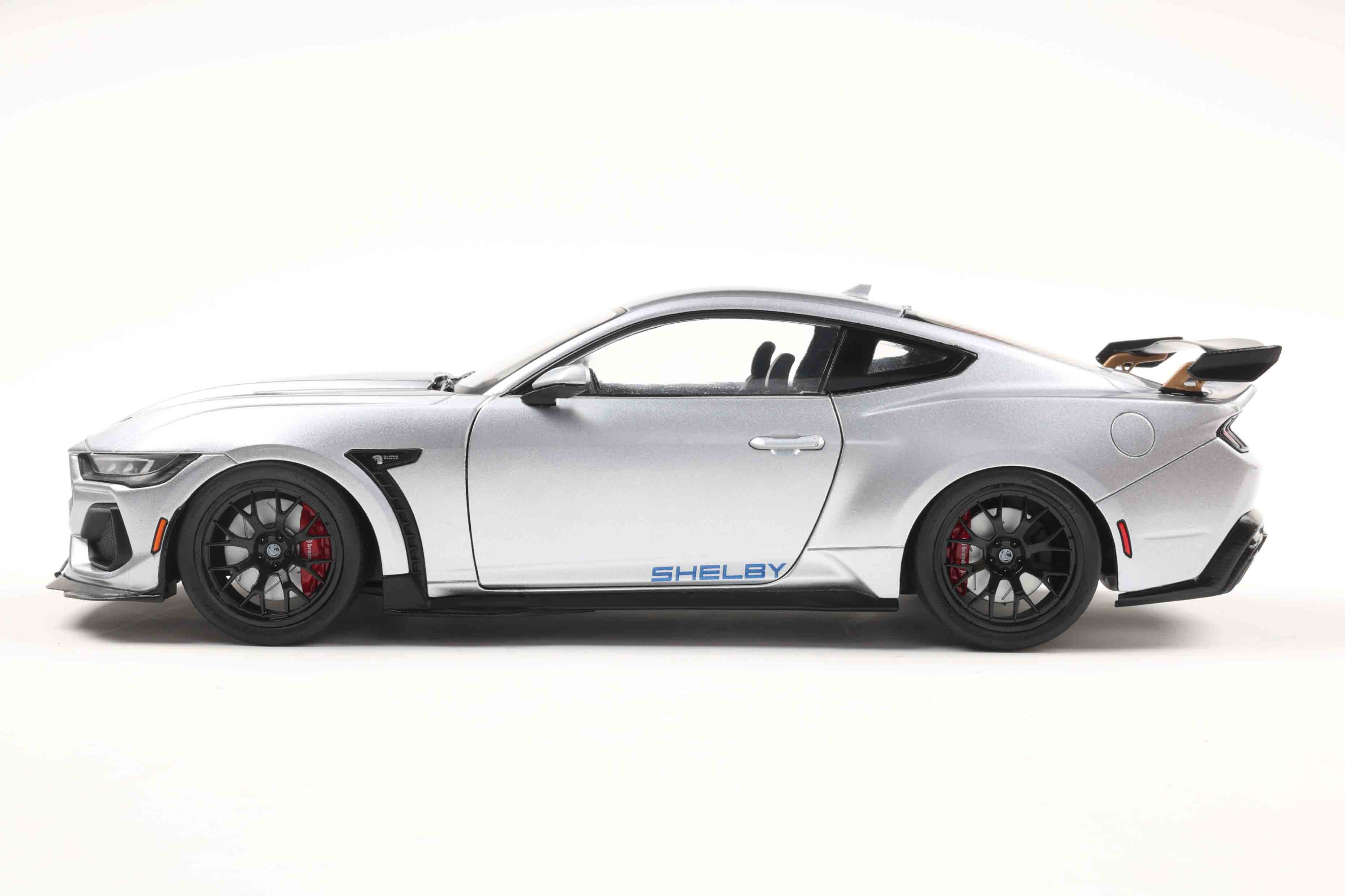Solido 2025 Ford Shelby Mustang Super Snake Grey with Blue Stripes 1:18 - Image 3