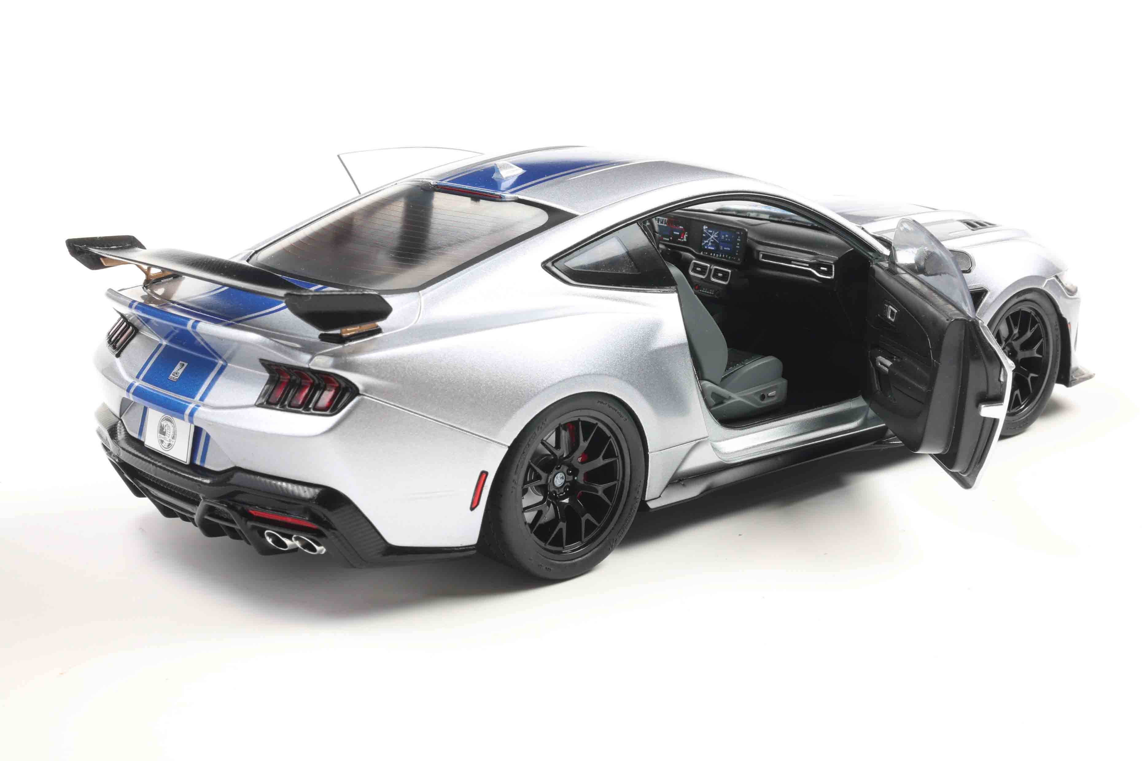 Solido 2025 Ford Shelby Mustang Super Snake Grey with Blue Stripes 1:18 - Image 9