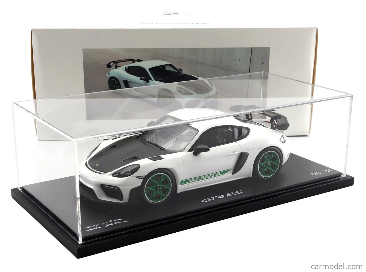 Spark-Model 2021 Porsche 718 Cayman GT4 RS (982) w/ Weissach Package White w/ Green Wheels WITH DISPLAY 1:18 - Image 4