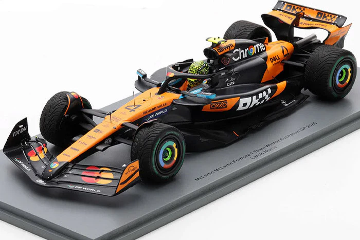 Spark-Model Mclaren F1 Team MCL39 Orange L. Norris #4 Winner Australian GP 2025 1:18 WITH DISPLAY