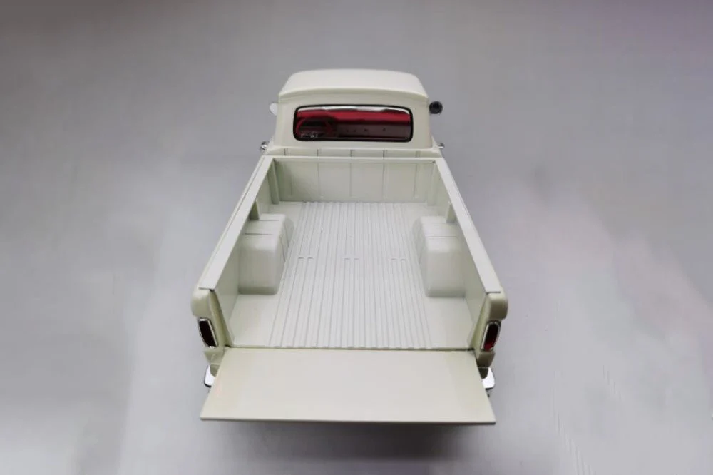 Sun-Star 1965 Ford F-100 Custom Cab Pickup Truck White 1:18 - Image 10