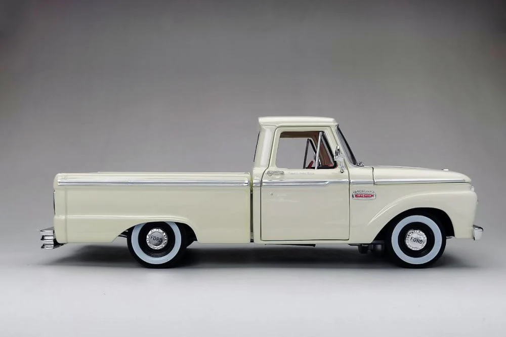 Sun-Star 1965 Ford F-100 Custom Cab Pickup Truck White 1:18 - Image 4