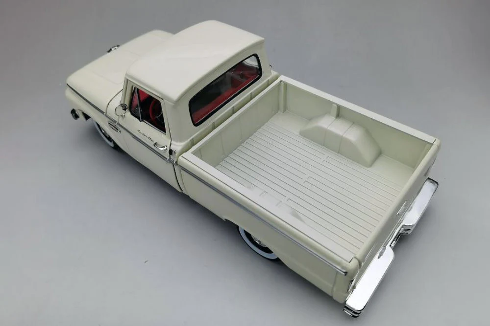 Sun-Star 1965 Ford F-100 Custom Cab Pickup Truck White 1:18 - Image 9