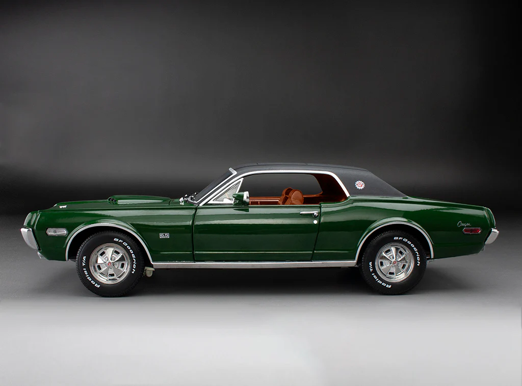 Sun-Star 1968 Mercury Cougar XR7G Coupe August Green 1:18 - Image 5