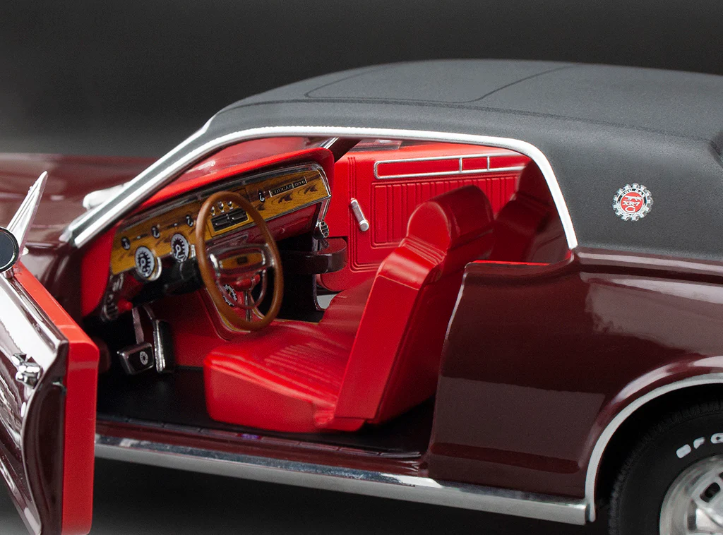 Sun-Star 1968 Mercury Cougar XR7G Coupe Cherry Red 1:18 - Image 9
