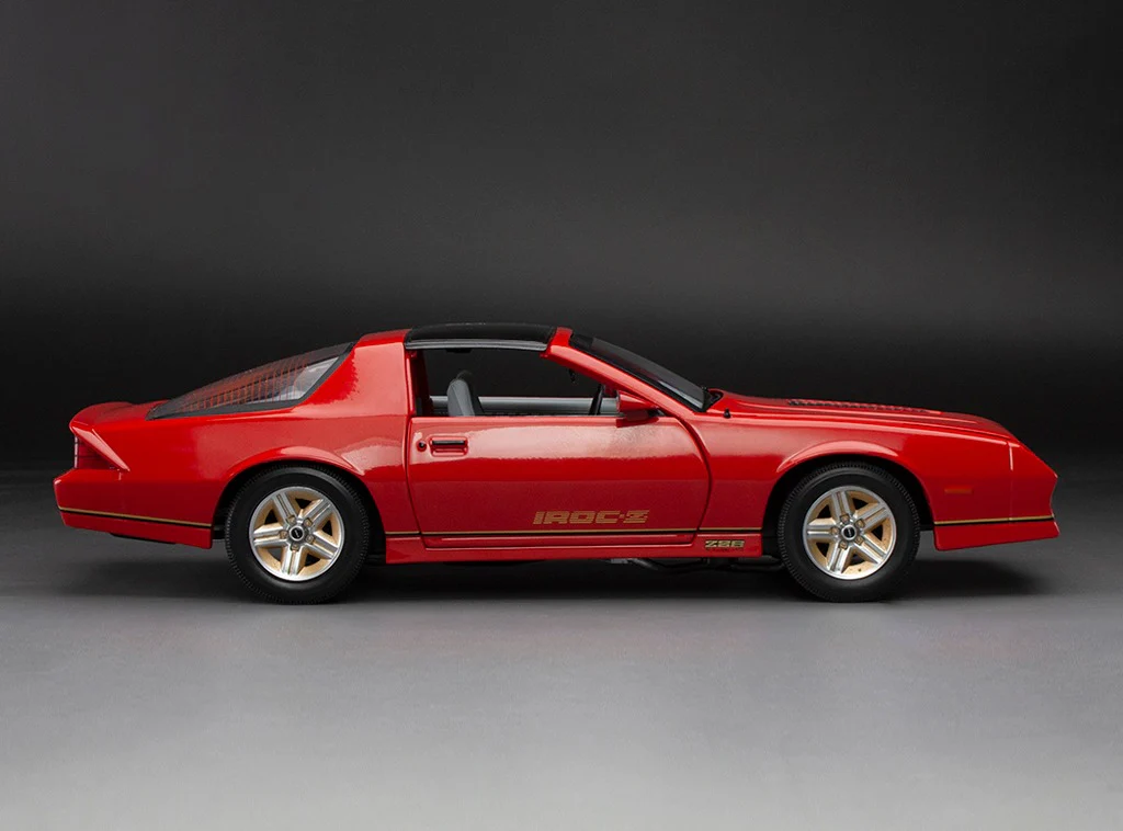 Sun-Star 1985 Chevy Camaro IROC-Z Red 1:18 - Image 4