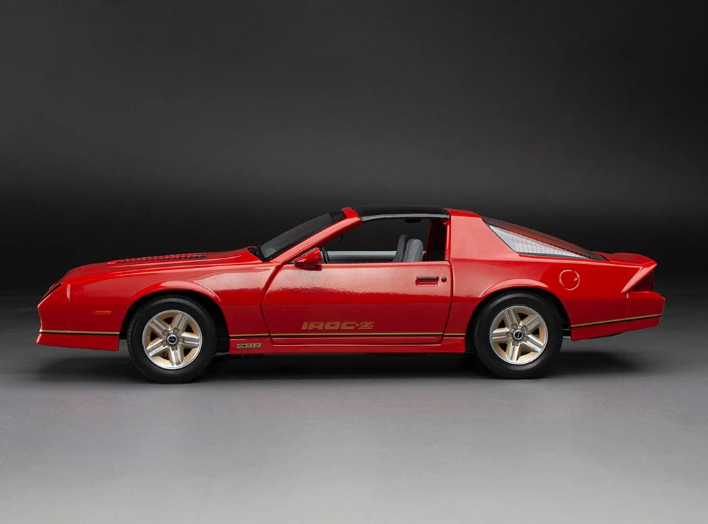 Sun-Star 1985 Chevy Camaro IROC-Z Red 1:18 - Image 5