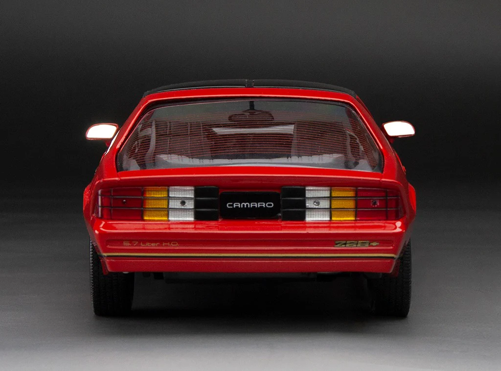 Sun-Star 1985 Chevy Camaro IROC-Z Red 1:18 - Image 7