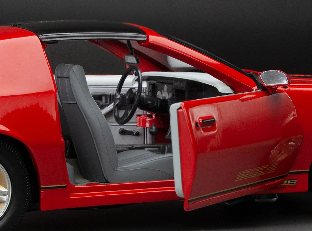 Sun-Star 1985 Chevy Camaro IROC-Z Red 1:18 - Image 9