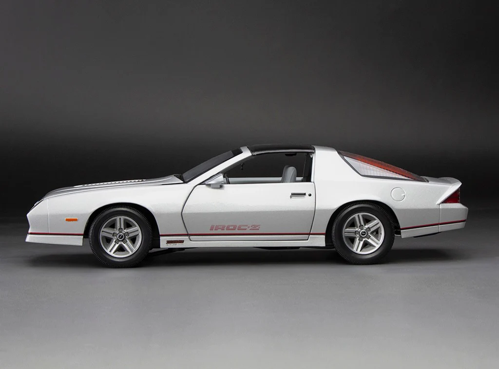 Sun-Star 1985 Chevy Camaro IROC-Z Silver 1:18 - Image 5