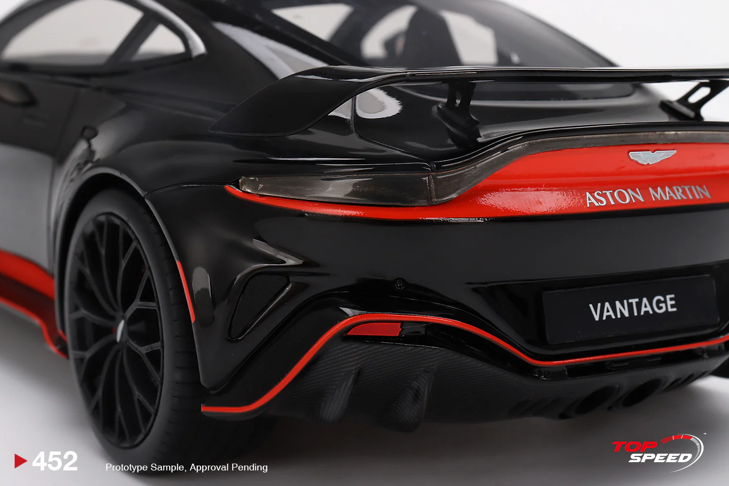 Topspeed 1:18 Aston Martin V12 Vantage Jet Black - Image 6