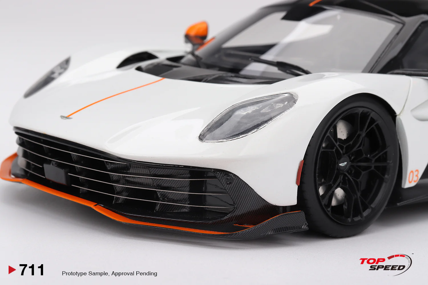 Topspeed Aston Martin Valhalla Lunar White 1:18 - Image 4