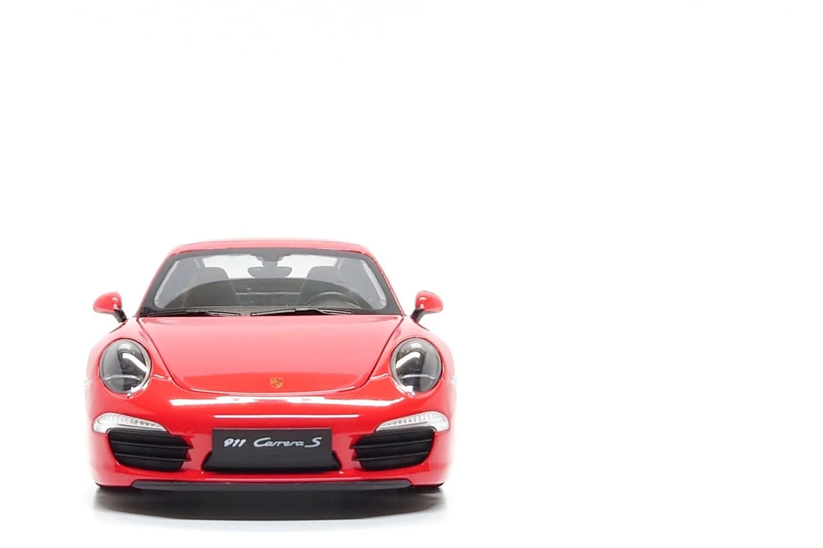 Welly 2013 Porsche 911 991 Carrera S Coupe Guards Red 1:18 - Image 4