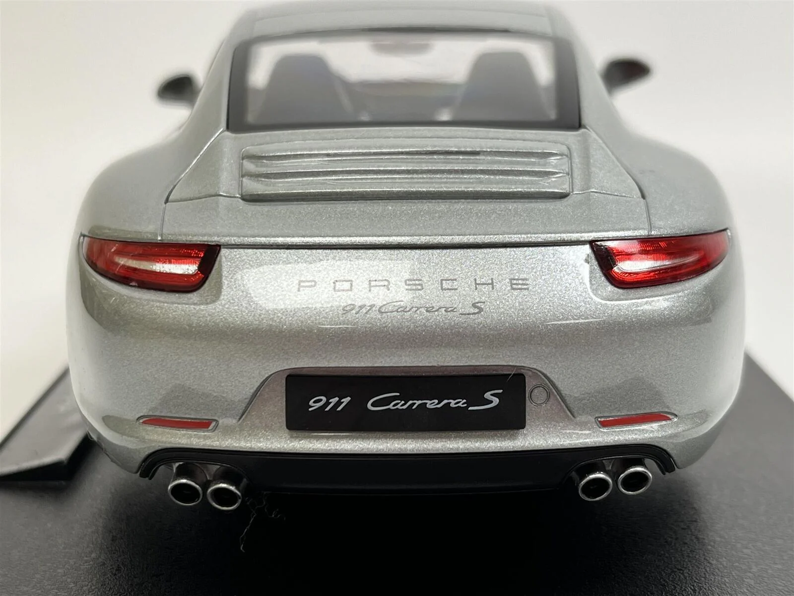Welly 2013 Porsche 911 991 Carrera S Coupe Silver 1:18 - Image 3