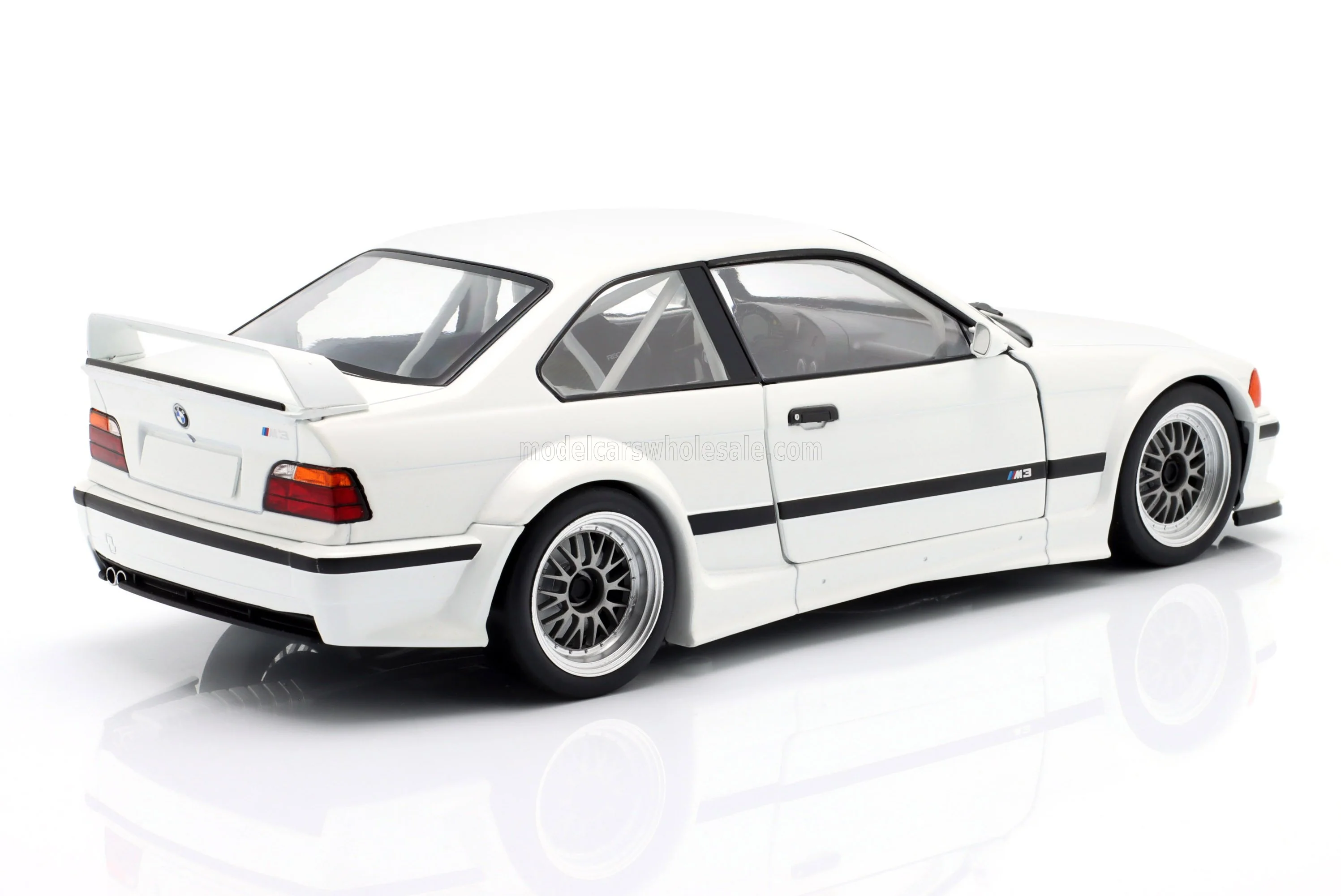 Werk83 1993 BMW M3 E36 GTR Plain Body Version White 1:18 - Image 2