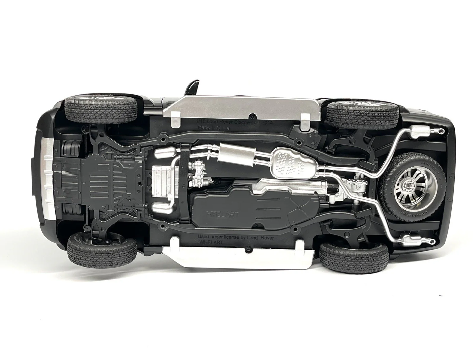 Whelart 2019 Land Rover Discovery 4 LR4 Black Metallic 1:18 - Image 12